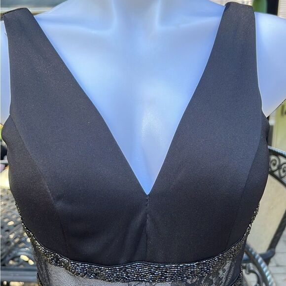 Sherri Hill black V Neck Black beaded lace gown size 4 - Picture 3 of 10